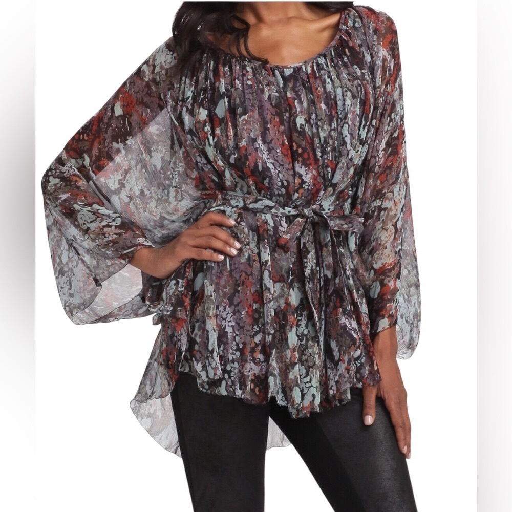 100% SILK $385 MSRP Catherine Malandrino Gorgeous Accordion Pleated blouse💞